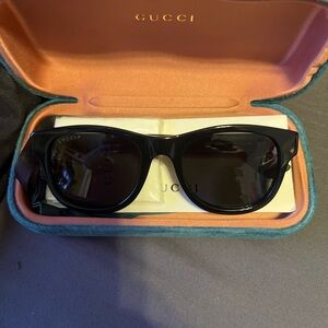 Unisex Gucci wayfarer sunglasses